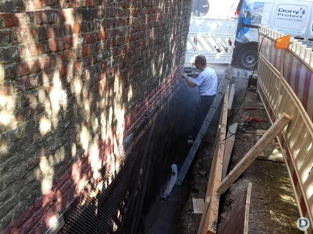 Travaux de drainage et étanchéité de murs